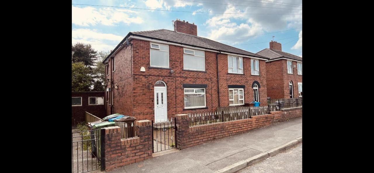 Entire 3-Bedroom Home In Oldham - Guest House Exterior photo