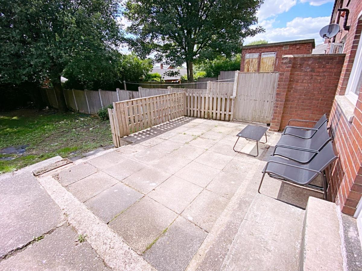 Entire 3-Bedroom Home In Oldham - Guest House Exterior photo