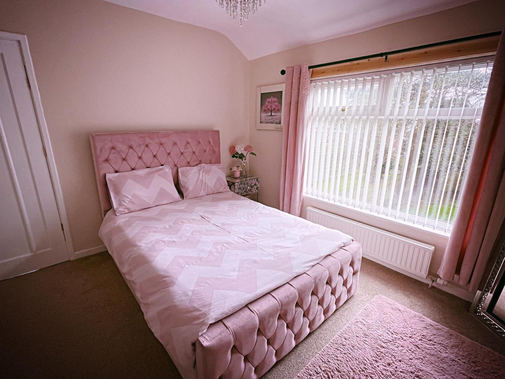 Entire 3-Bedroom Home In Oldham - Guest House Exterior photo